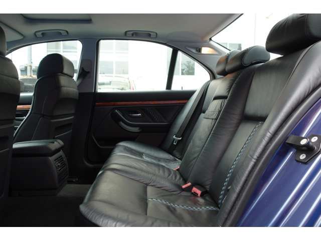 ALPINA B10 LIMOUSINE 1997 Image 31