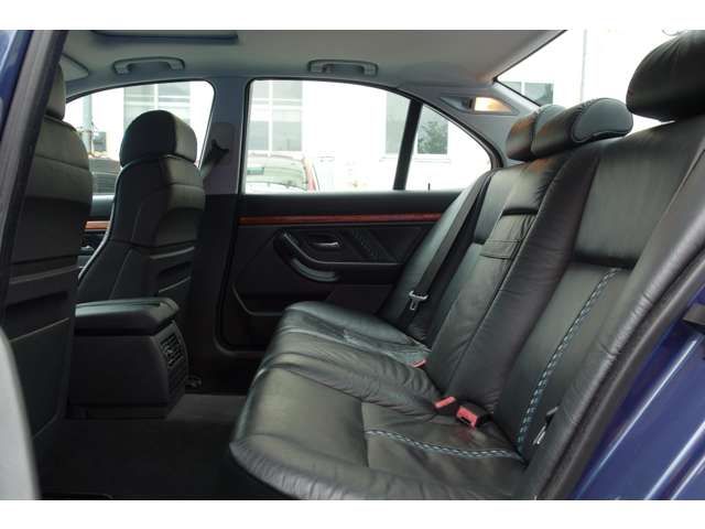 ALPINA B10 LIMOUSINE 1997 Image 31