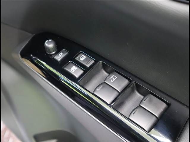 NISSAN ELGRAND 2021 Image 31