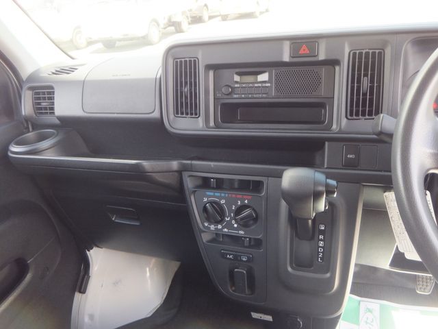 DAIHATSU HIJET CARGO 4WD 2019 Image 31