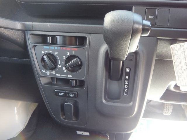 DAIHATSU HIJET CARGO 4WD 2019 Image 31