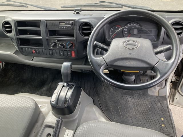 HINO DUTRO 2011 Image 31