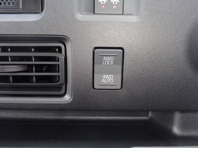 DAIHATSU HIJET CARGO 4WD 2025 Image 31