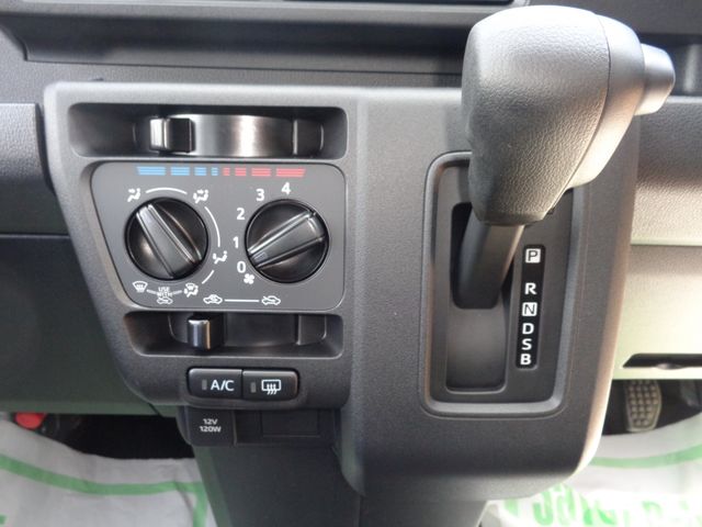 DAIHATSU HIJET CARGO 4WD 2025 Image 31