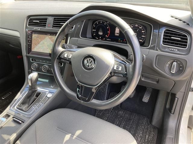 VOLKSWAGEN GOLF VARI 2019 Image 31