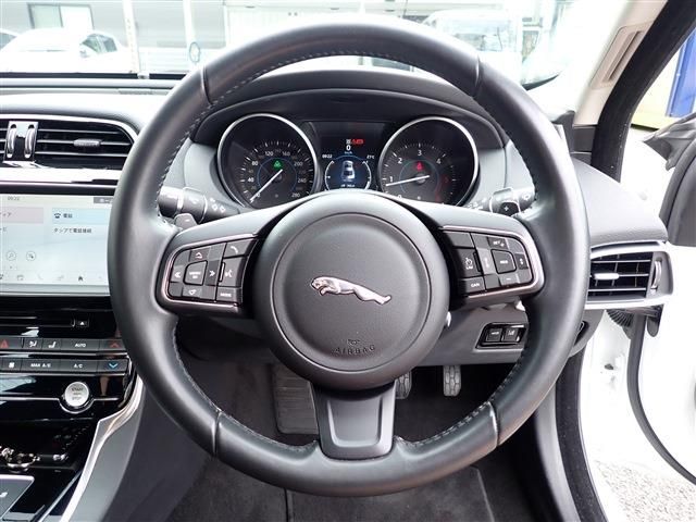 JAGUAR XESERIES 2017 Image 31