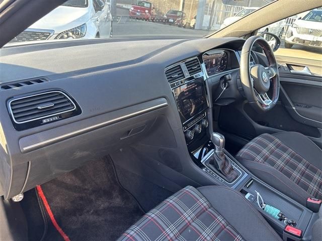 VOLKSWAGEN GOLF GTI 2018 Image 31
