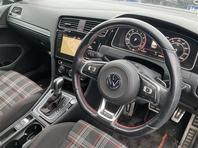 VOLKSWAGEN GOLF GTI 2018 Image 31