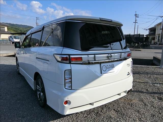 NISSAN ELGRAND 2010 Image 31
