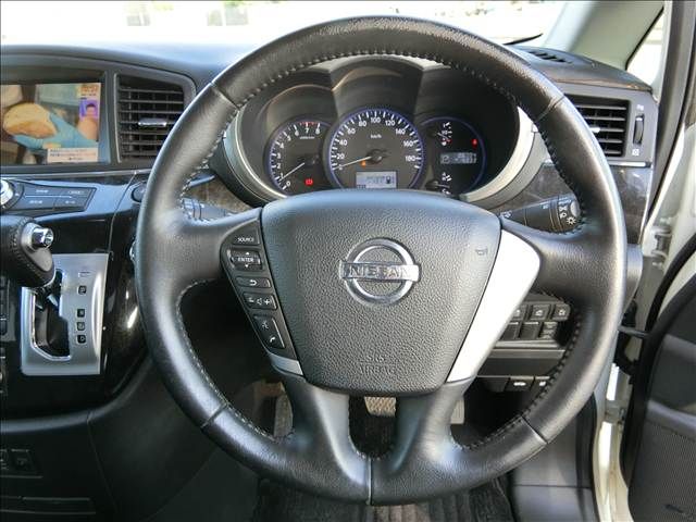 NISSAN ELGRAND 2010 Image 31