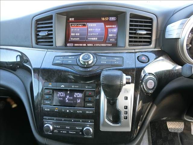 NISSAN ELGRAND 2010 Image 31