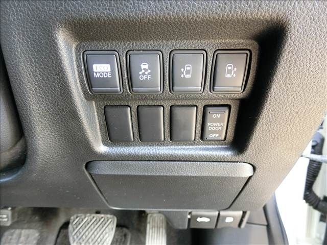 NISSAN ELGRAND 2010 Image 31