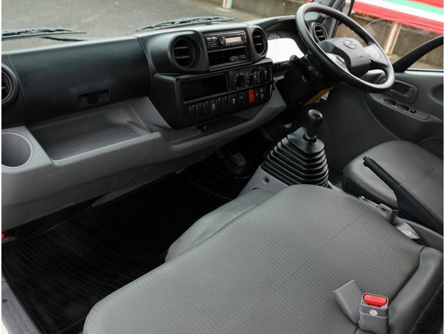 HINO DUTRO 2019 Image 31