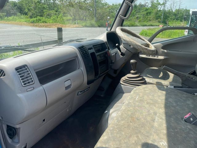 HINO DUTRO 2001 Image 31