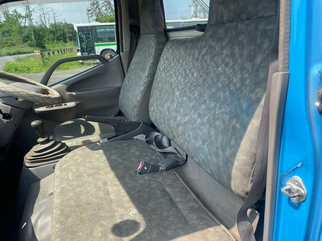 HINO DUTRO 2001 Image 31