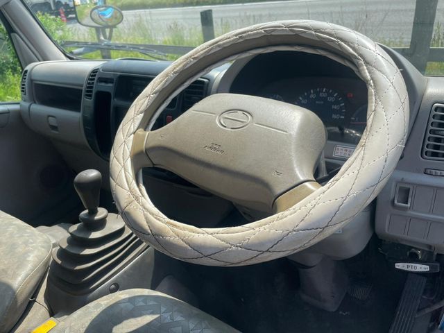 HINO DUTRO 2001 Image 31