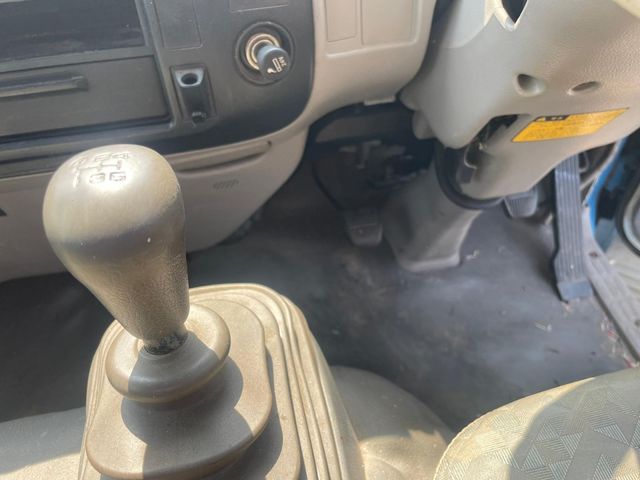 HINO DUTRO 2001 Image 31