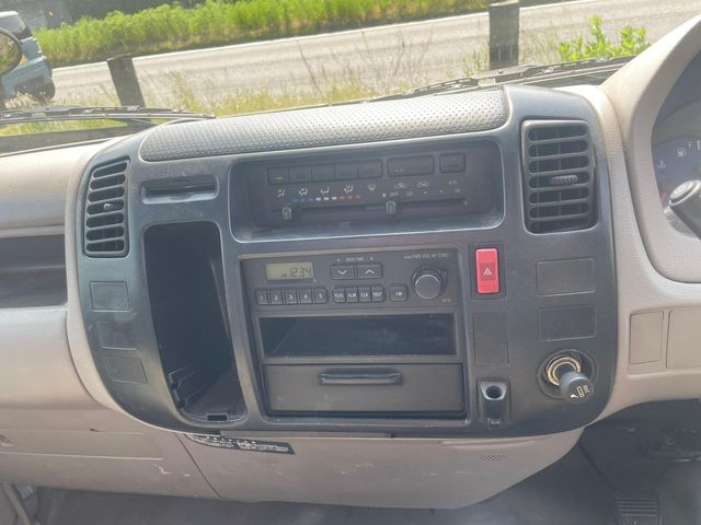 HINO DUTRO 2001 Image 31