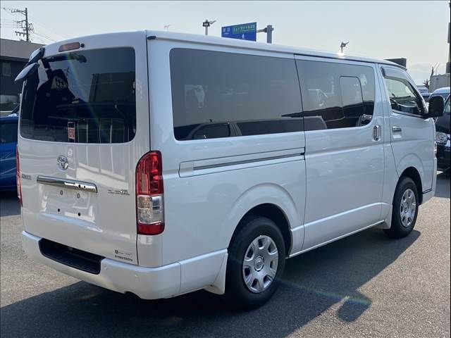TOYOTA HIACE VAN 2WD 2022 Image 31