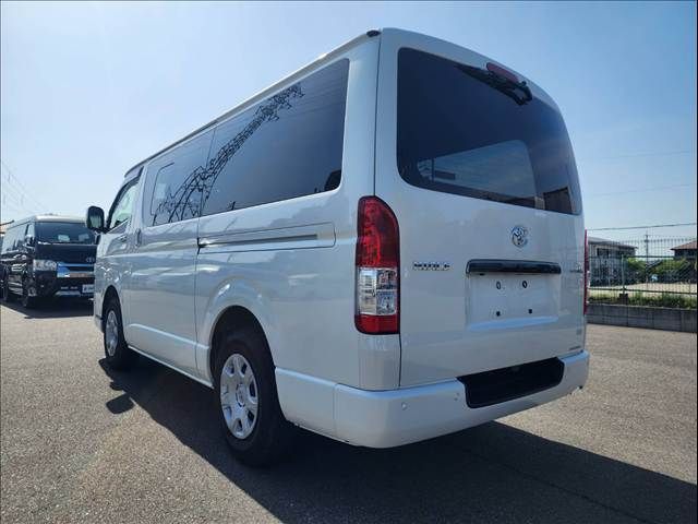TOYOTA HIACE VAN 2WD 2024 Image 31
