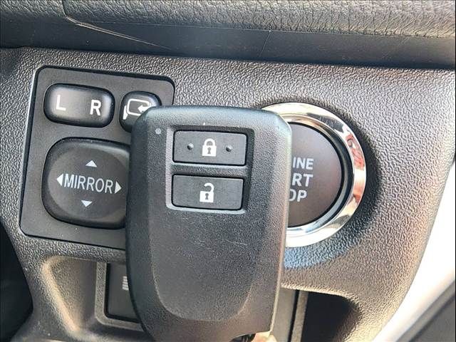 TOYOTA HIACE VAN 2WD 2024 Image 31