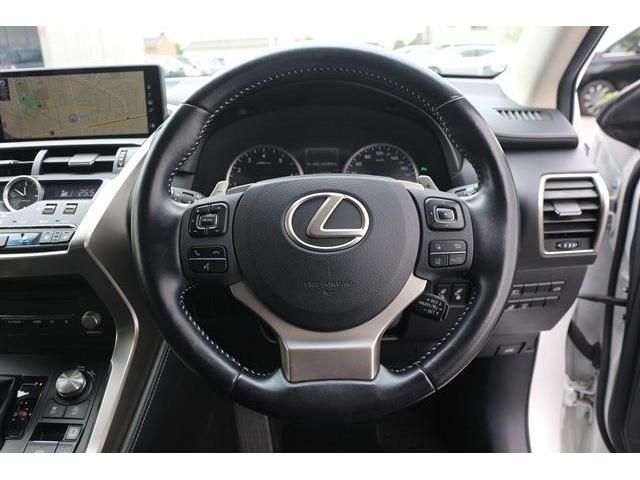 TOYOTA LEXUS NX300 2017 Image 31