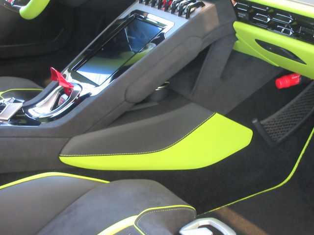 LAMBORGHINI HURACAN 2024 Image 31