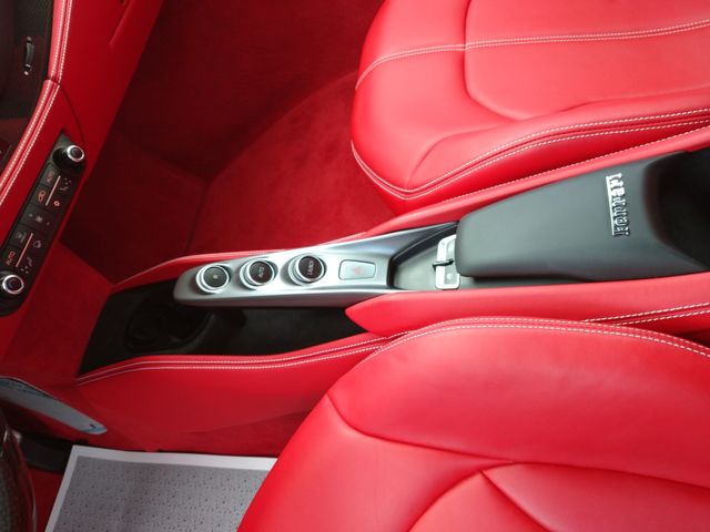 FERRARI F8 TRIBUTO 2020 Image 31