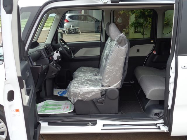 DAIHATSU TANTO 4WD 2024 Image 31