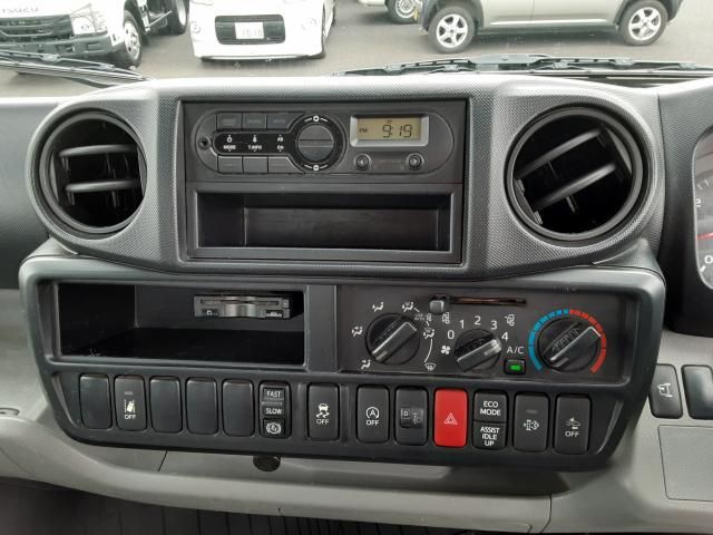 HINO DUTRO 2019 Image 31
