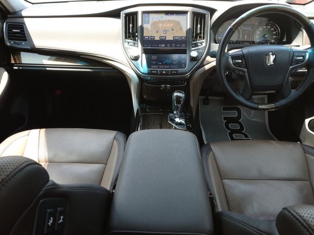 TOYOTA CROWN MAJESTA HYBRID 2016 Image 31