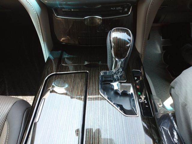 TOYOTA CROWN MAJESTA HYBRID 2016 Image 31