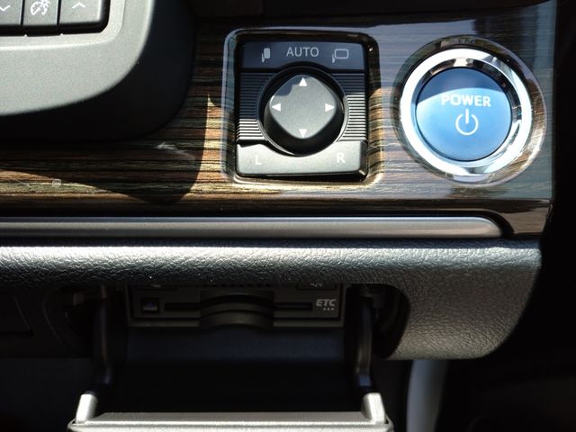 TOYOTA CROWN MAJESTA HYBRID 2016 Image 31