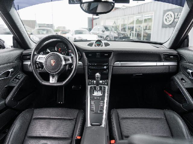 PORSCHE 911 2013 Image 31