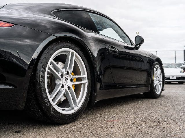 PORSCHE 911 2013 Image 31