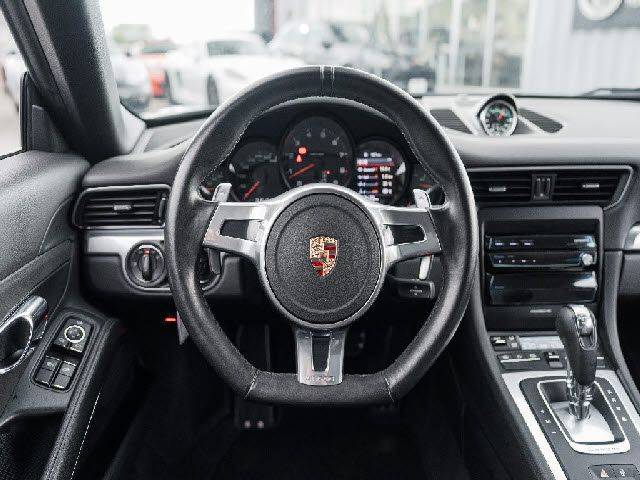 PORSCHE 911 2013 Image 31