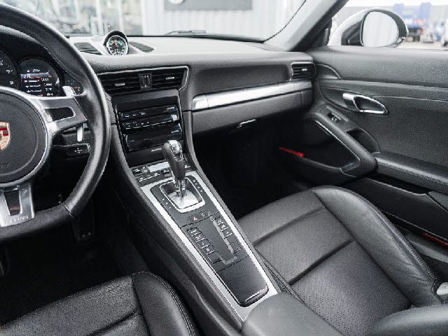 PORSCHE 911 2013 Image 31