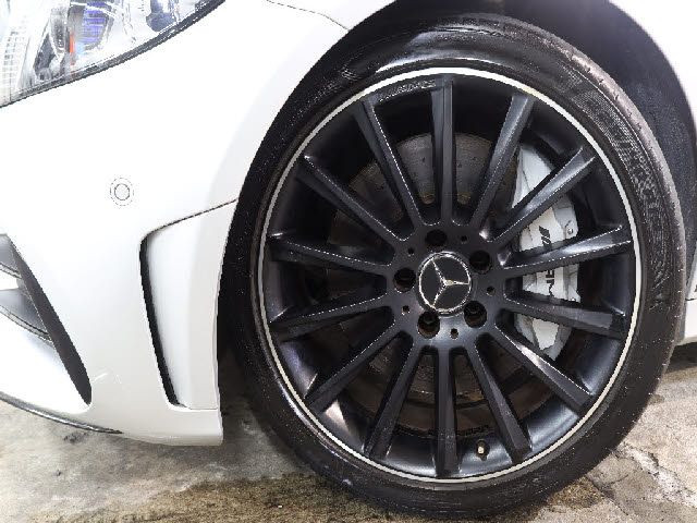 MERCEDES BENZ MERCEDES AMG C CLASS 2018 Image 31