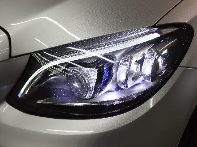 MERCEDES BENZ MERCEDES AMG C CLASS 2018 Image 31