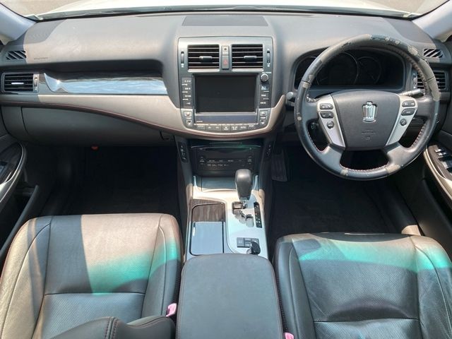 TOYOTA CROWN SEDAN 2012 Image 31