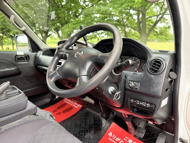 NISSAN CARAVAN VAN 4WD 2011 Image 31