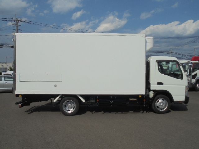 MITSUBISHI CANTER 2018 Image 31