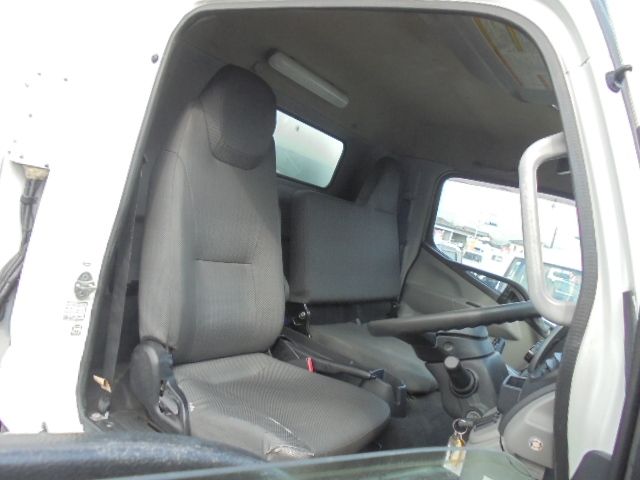 MITSUBISHI CANTER 2018 Image 31