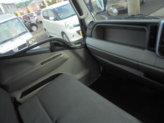 MITSUBISHI CANTER 2018 Image 31