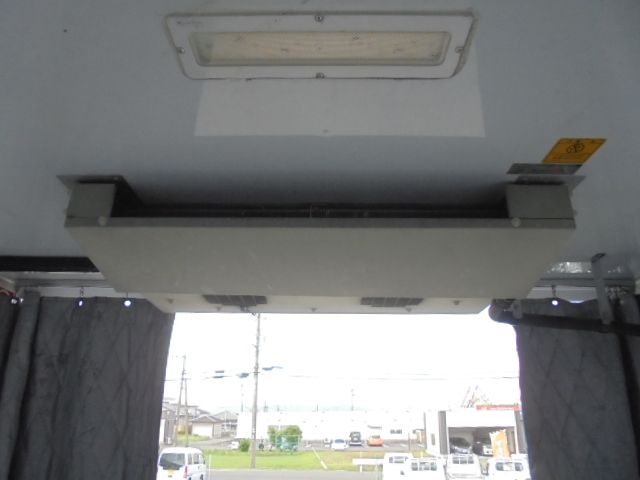 MITSUBISHI CANTER 2018 Image 31