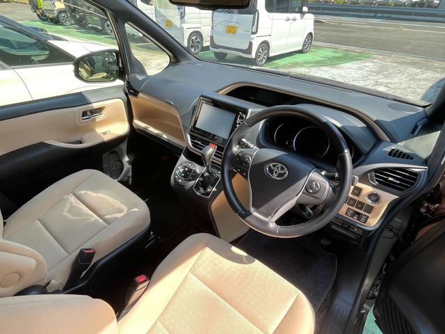TOYOTA NOAH 2014 Image 31