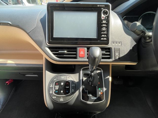 TOYOTA NOAH 2014 Image 31