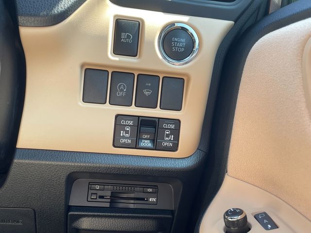 TOYOTA NOAH 2014 Image 31