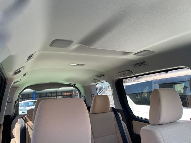 TOYOTA NOAH 2014 Image 31