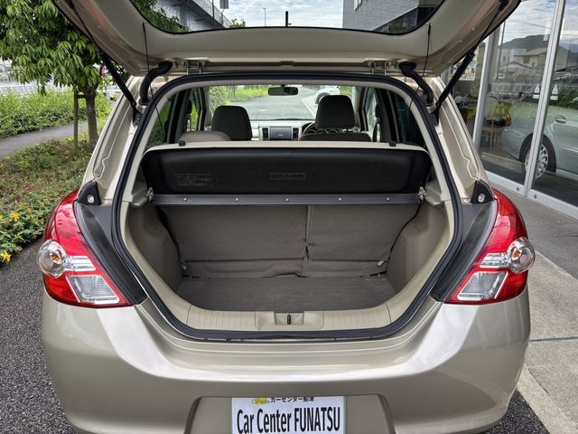 NISSAN TIIDA 2012 Image 31